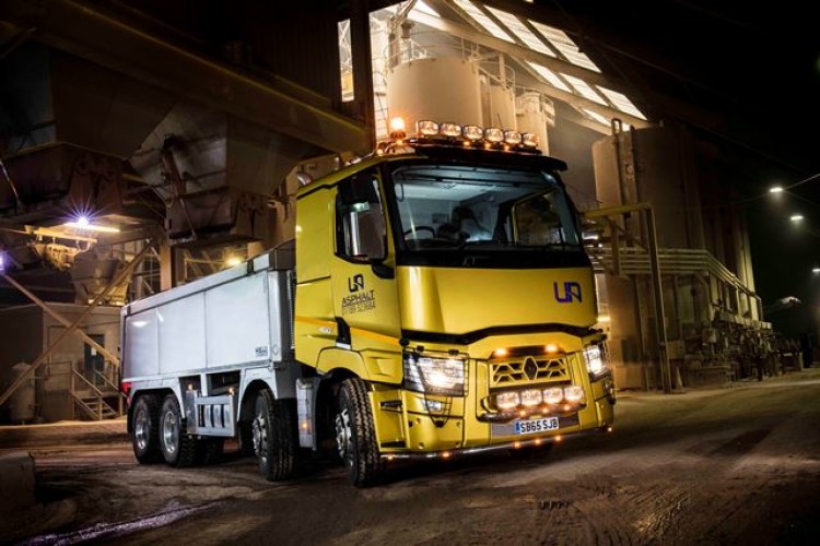 RJ Blundy & Son&rsquo;s new Renault tipper trucks has a PPG Smoothline insulated tarmac body