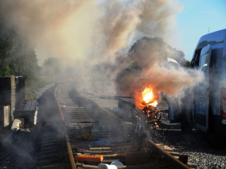 Thermite welding the continuous rail