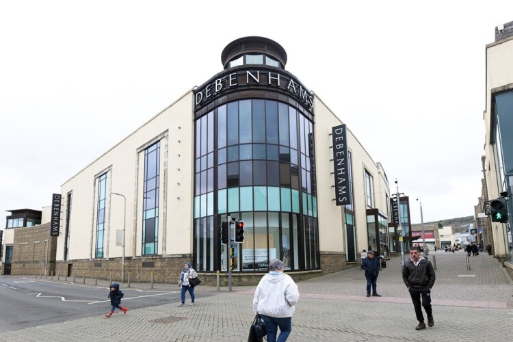 Camarthen's Debenhams closes in May 2021