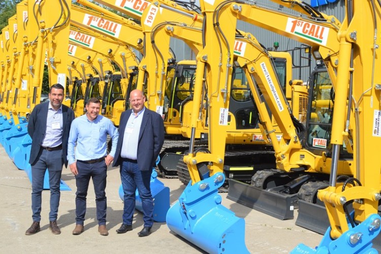 1st Call Plant managing directors Mick Lippard (left) and Barry Verrent (right) flank Marubeni-Komatsu area sales manager Bryan Gulliford