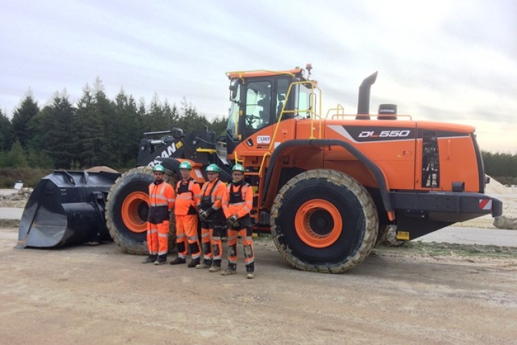 Cemex team at La Ventrouze with the new Doosan DL550-5 wheeled loader