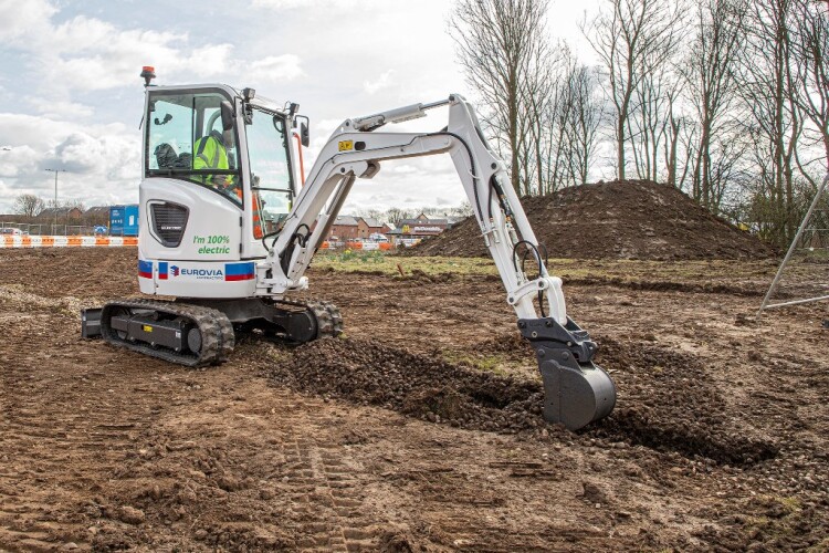 Eurovia Contracting's new battery-powered Volvo ECR25 Electric