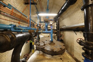 The palace’s hydro-pneumatic sewage ejector, designed and supplied by Isaac Shone [© UK Parliament/David Levene]