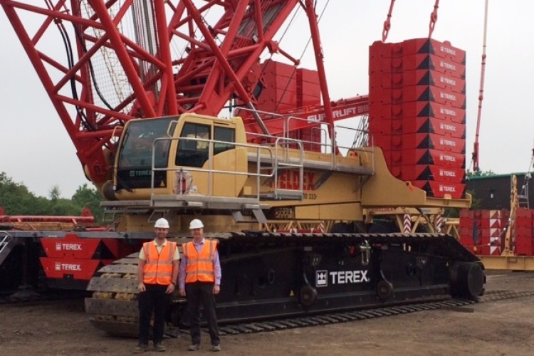 Weldex general manager Mark Hollett and Terex rep Julian Dyer with the first Superlift 3800 