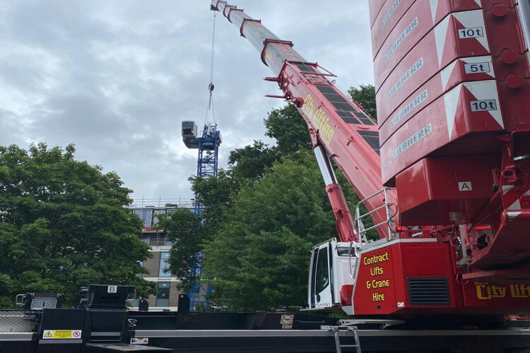 City Lifting erecting a tower crane (as quickly as possible)