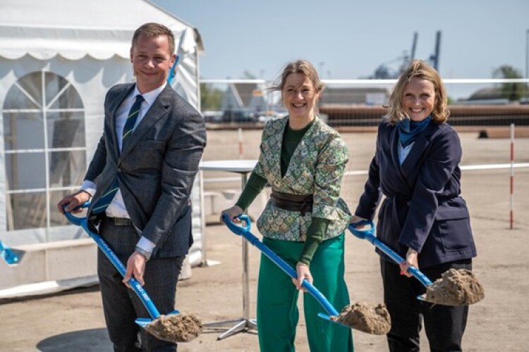 (l&ndash;r) Danish minister of transport Thomas Danielsen, Copenhagen mayor Sophie H&aelig;storp Andersen, and By & Havn chief executive Anne Skovbro at last week&rsquo;s ground-breaking ceremony (photo: Vejdirektoratet)