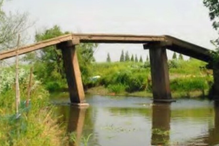 The Huanging Bridge just prior to its collapse