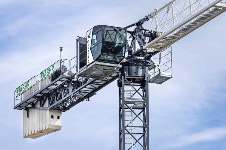 The crane is the first T187 to be used on site