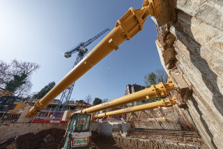 Three massive MP375 props were specified to ensure there is no ground movement outside the deep excavation Three massive MP375 props were specified to ensure there is no ground movement outside the deep excavation