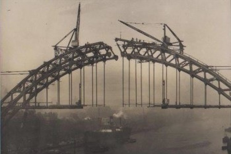 Tyne Bridge under construction in 1928