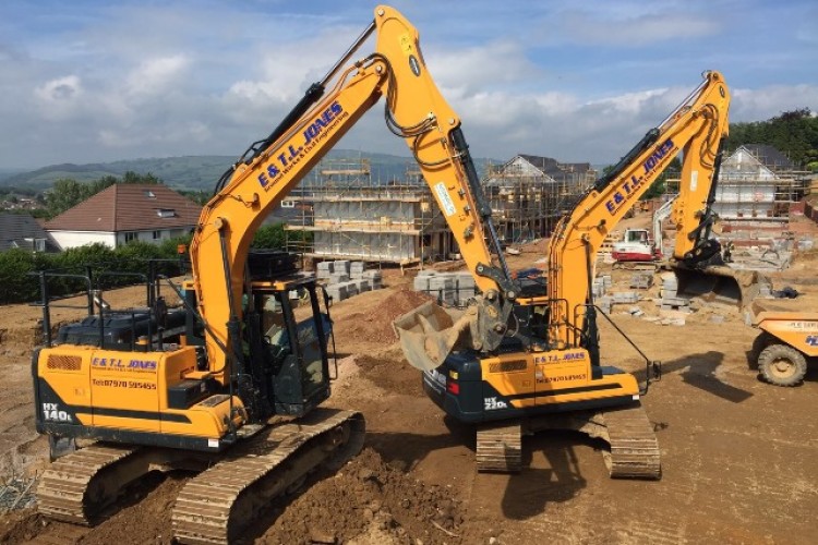 E&TL Jones has bought HX140L and HX220L excavators
