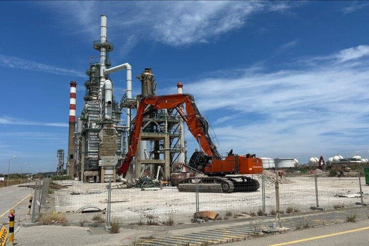 Hughes and Salvidge has sought work overseas. Over the last two years it has been working with Galp on the Matosinhos Refinery in Portugal