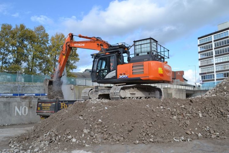 ECY Haulmark fitted a water tank on top of Bradley's Hitachi Zaxis 300 excavator