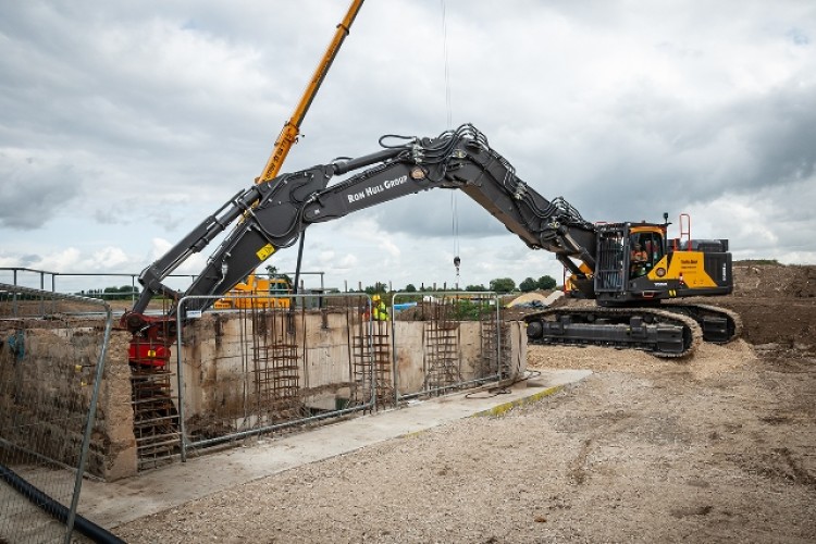 Ron Hull's new specially-configured Volvo EC480E