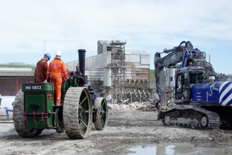 Avis the steam engine rides to the rescue at Croft Quarry