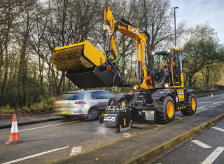 The Pothole Pro is based on the JCB Hydradig
