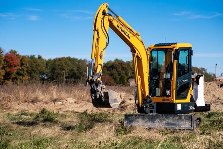 In 2018 Hyundai developed a 3.5-tonne excavator powered by Cummins battery modules