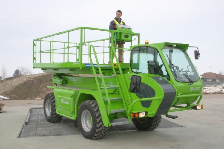 The Merlo MPF elevating platform