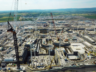 The Favelle Favco M2480D (with black tower) is helping Balfour Beatty on its £200m contract to construct the reactors' cooling tunnels