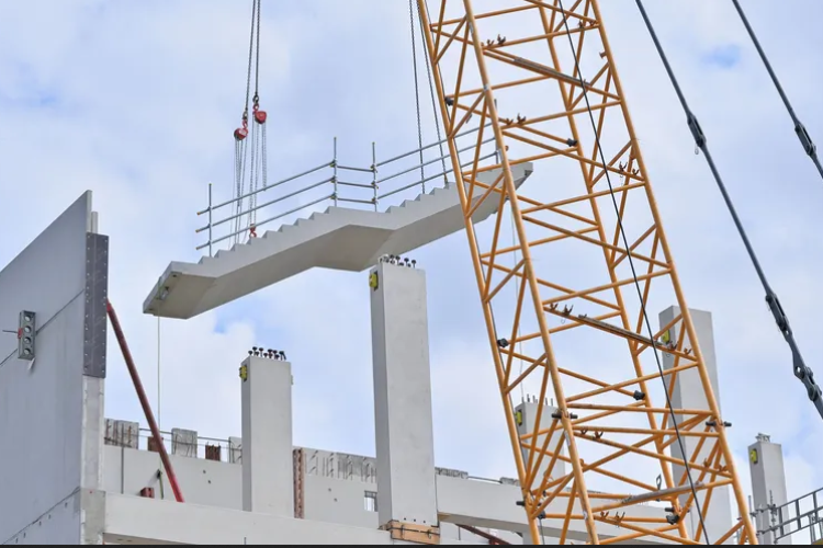 Everton's new &pound;500m stadium gave a lift to contract awards in the hotel & leisure sector last month
