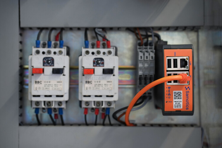 A data acquisition device housed in the motor control cabinet collates information about the assets and equipment