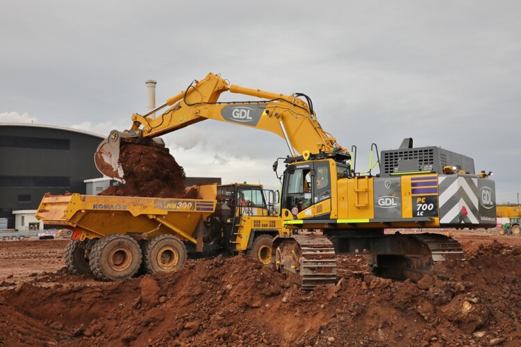 GDL's new Komatsu PC700 is among the machines working in Torness