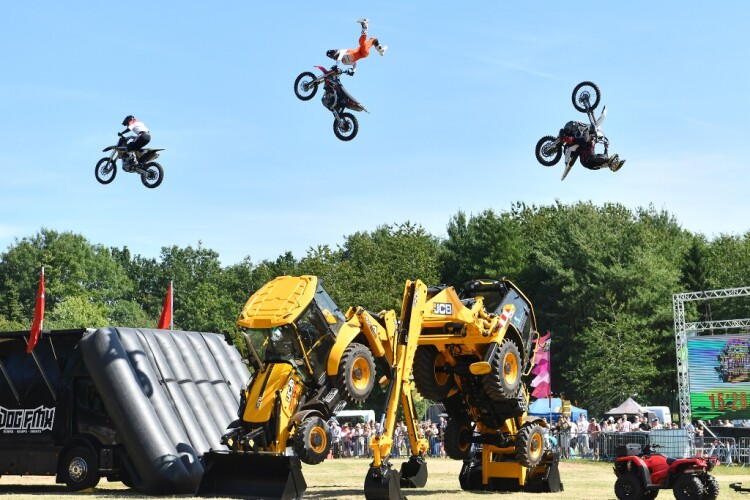 Around 15,500 people attended the JCB Family Festival on 16th July,  staged as a thank you to UK employees past and present