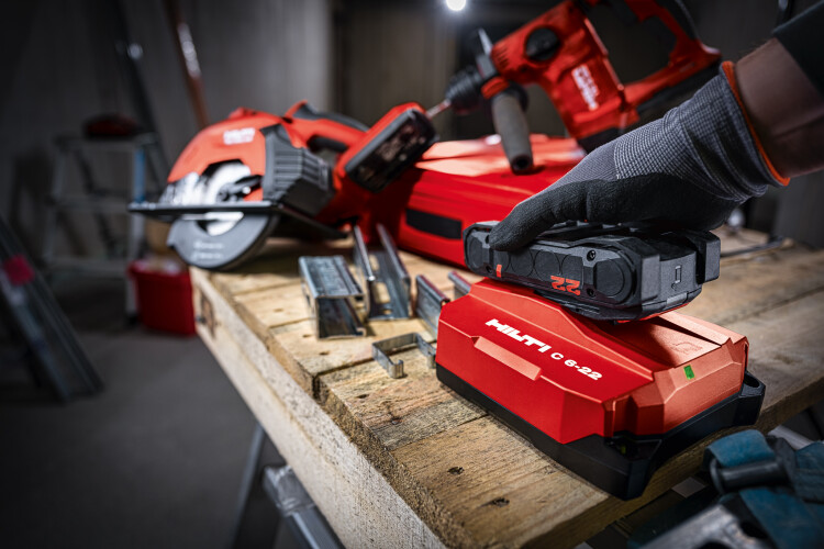 Universal battery and charger for more than 70 Hilti tools
