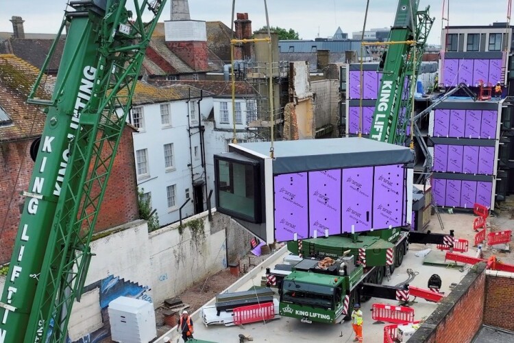 A 230-tonne class telescopic crane placed the units
