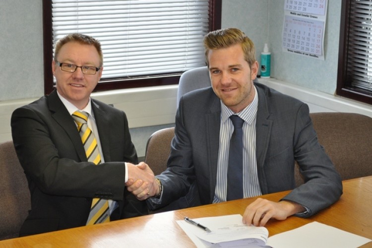 Steven Elliott of Liebherr (left) seals the deal with Tristan King