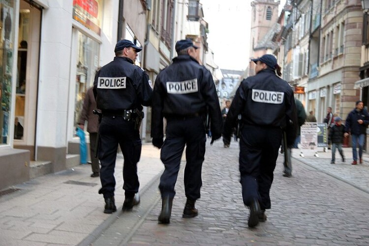 French police officers (pic: Wikipedia/Rama)