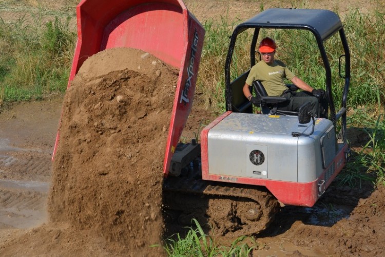 The Traxporter TX2500 tracked dumper with swivel skip