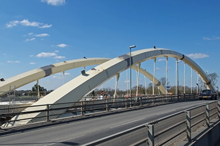 Mabey Bridge built the new Walton Bridge across the Thames in Surrey