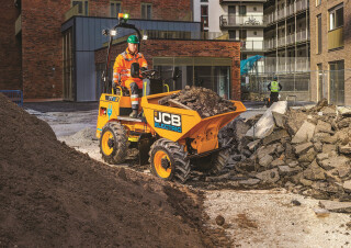 The 1TE is JCB’s first full-sized electric site dumper