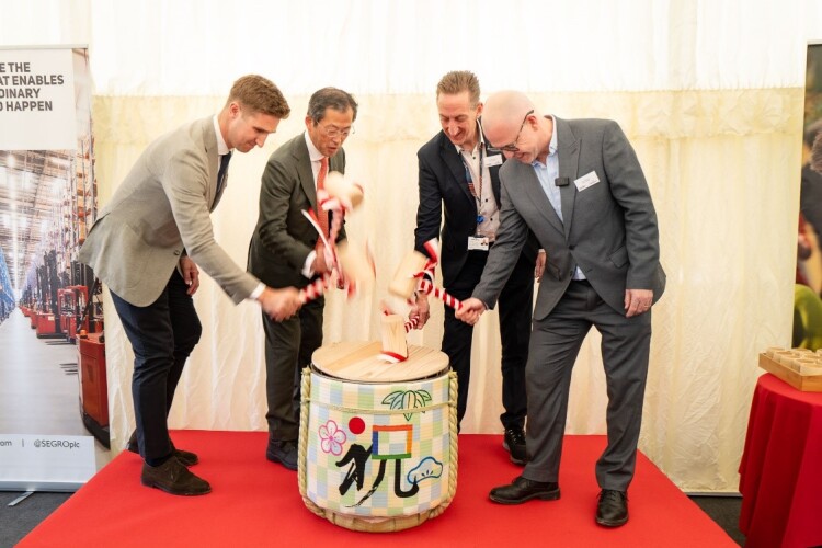 Winvic, Segro and Yusen Logistics celebrated the start of the project with a Japanese Kagami Biraki ceremony, breaking a barrel of saki