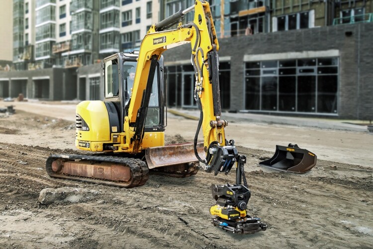 Engcon's S40 quick hitch and EC206 tiltrotator can be used on machiens as small as four tonnes