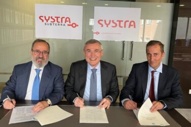 From left to right: Subterra CEO Jos&eacute; Miguel Galera and COO Manuel de Cabo sign the deal with Systra&rsquo;s COO Jean-Charles Vollery