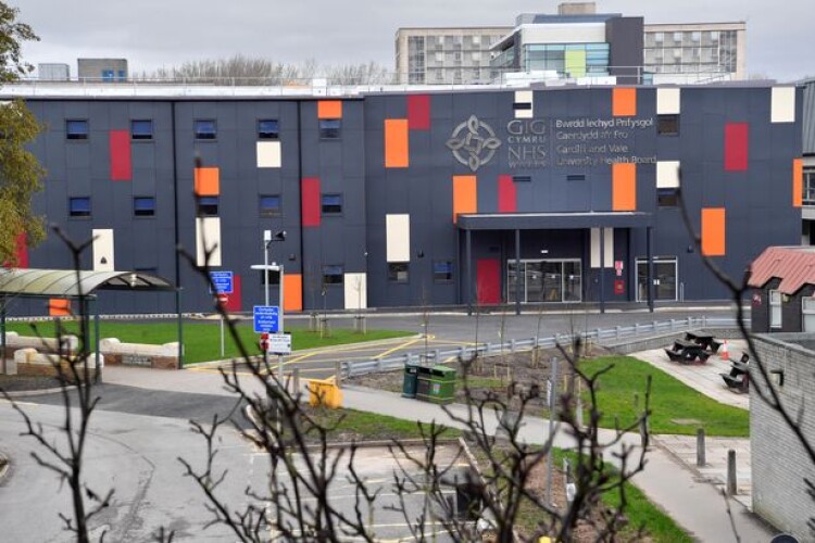 Darwin took 20 weeks to put up this 10,000 sqm wing for University Hospital Wales