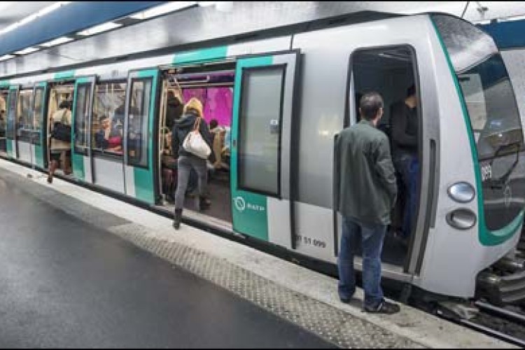 Bouygues team lands Paris metro tunnel