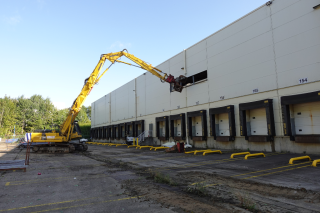 The old Toys ‘R’ Us distribution unit – a 666,000 sq ft shed ¬– is being pulled down to clear the site
