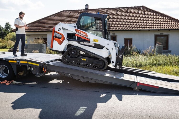 The smartphone app allows the operator to get out of the cab and stay in control